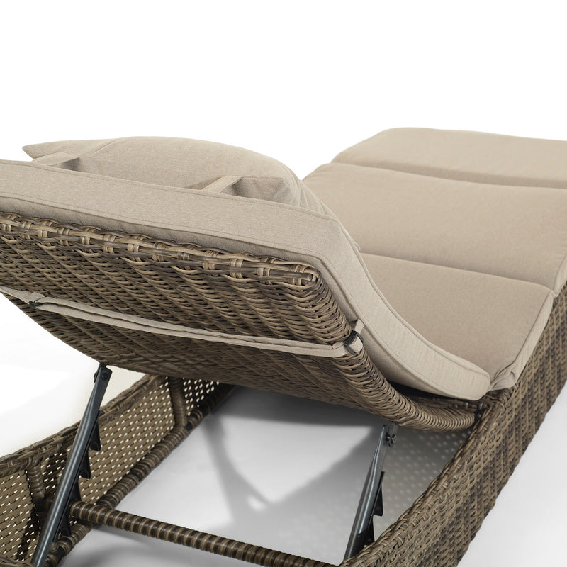 Hazz | Set of 2 Sun Loungers with Side Table in Brown Rattan - Italiancityfurniture